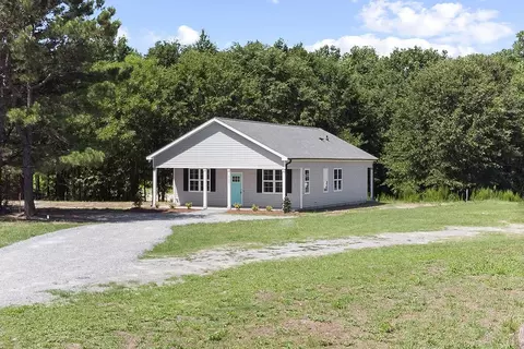 223 Shadowood Dr, Benson, NC 27504 photo 2