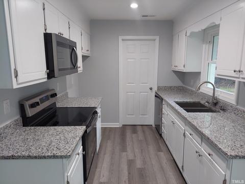 318 Ash St, Smithfield, NC 27577 photo 3