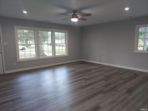 318 Ash St, Smithfield, NC 27577 photo 2