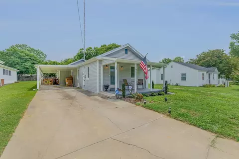 105 4th St, Erwin, NC 28339 photo 1