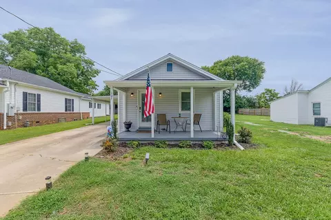 105 4th St, Erwin, NC 28339 photo 2