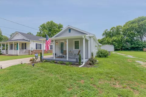 105 4th St, Erwin, NC 28339 photo 3