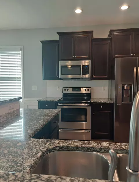 85 Thurman Dr, Selma, NC 27576 photo 2