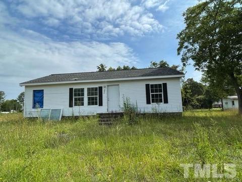 402 W Riddick St, Benson, NC 27504 photo 1