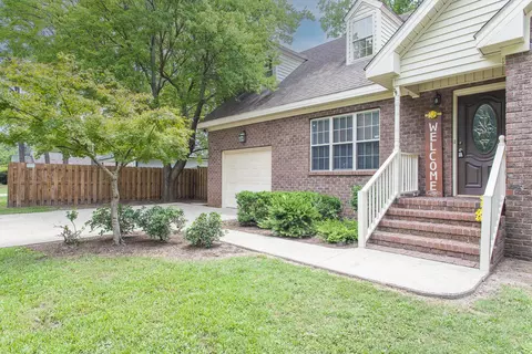 210 S Maple Ave, Kenly, NC 27542 photo 3
