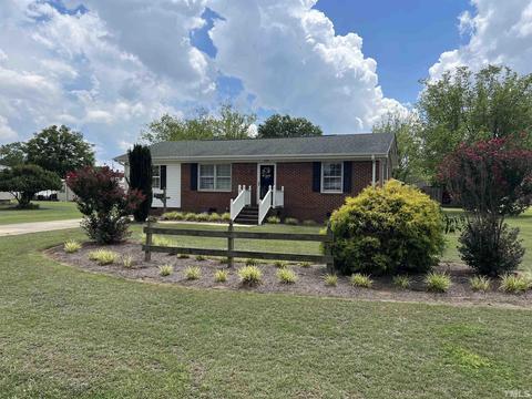 405 W C St, Erwin, NC 28339 photo 1
