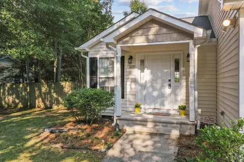 2215 Gentry Dr, Durham, NC 27705 photo 4
