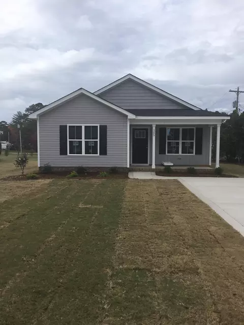 205 N Mclamb St, Benson, NC 27504 photo 3