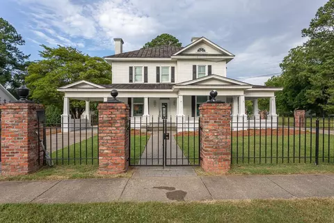 307 E 2nd St, Kenly, NC 27542 photo 2