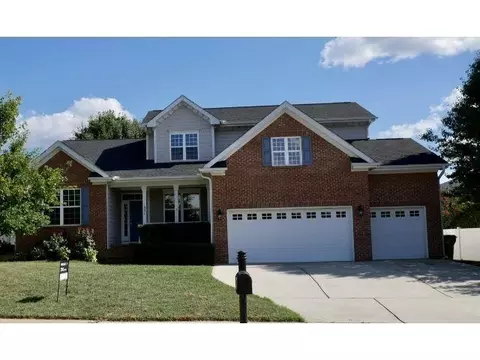 1334 Stone Lion Dr, Fuquay Varina, NC 27526