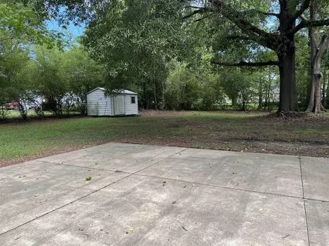 412 S Pollock St, Selma, NC 27576 photo 4
