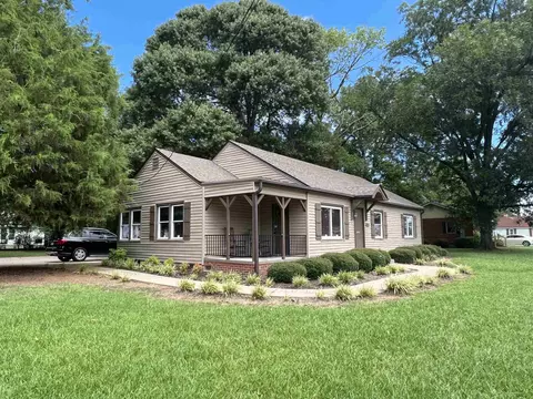 412 S Pollock St, Selma, NC 27576 photo 2