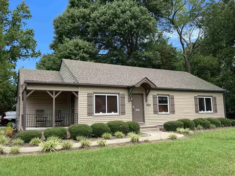 412 S Pollock St, Selma, NC 27576 photo 1