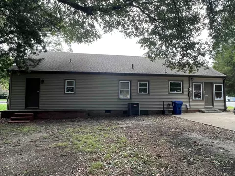 412 S Pollock St, Selma, NC 27576 photo 3