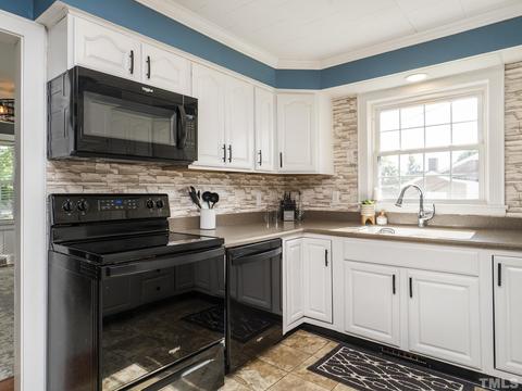 605 E Pine St, Graham, NC 27253 photo 17