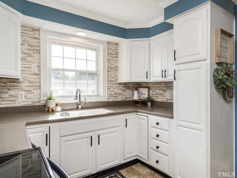 605 E Pine St, Graham, NC 27253 photo 16
