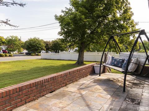 605 E Pine St, Graham, NC 27253 photo 6