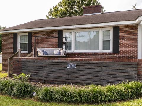 605 E Pine St, Graham, NC 27253 photo 5