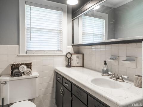 605 E Pine St, Graham, NC 27253 photo 37