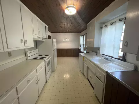 102 E Griswold St, Selma, NC 27576 photo 14