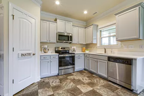 122 Colonade Ct, Benson, NC 27504 photo 11