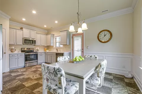 122 Colonade Ct, Benson, NC 27504 photo 9