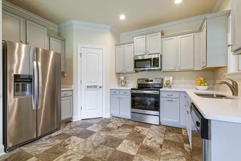 122 Colonade Ct, Benson, NC 27504 photo 12