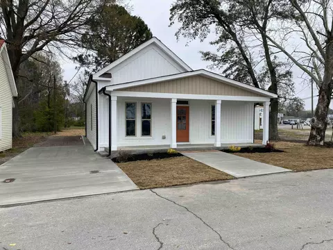 323 E Dundee St, Smithfield, NC 27577 photo 2