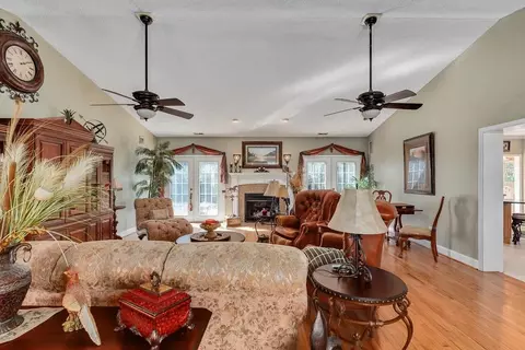 120 Walnut Dr, Benson, NC 27504 photo 9