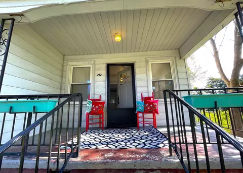 212 Jay Pl, High Point, NC 27263 photo 2