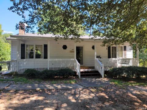 6061 Old Fairground Rd, Benson, NC 27504 photo 2
