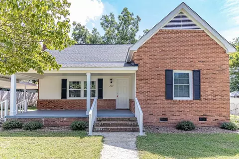 307 W K St, Erwin, NC 28339 photo 2
