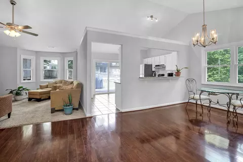 811 Alpha Dr, Durham, NC 27703 photo 4