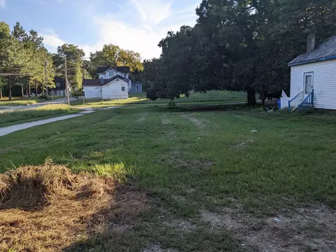 634 Vance St E, Wilson, NC 27893 photo 1