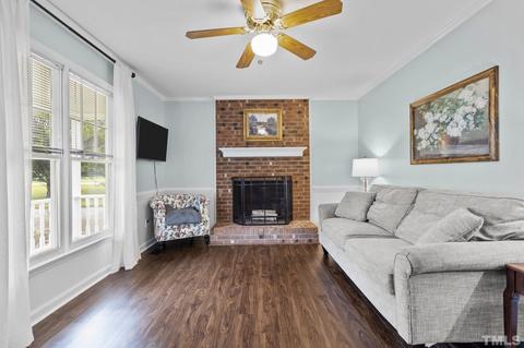 204 William Dr, Benson, NC 27504 photo 4