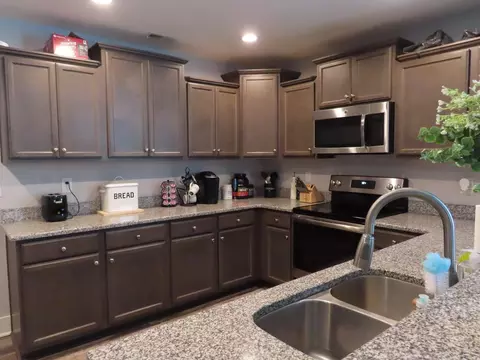 207 E Holmes St, Benson, NC 27504 photo 3