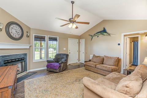 118 Hugh Dr, Smithfield, NC 27577 photo 5