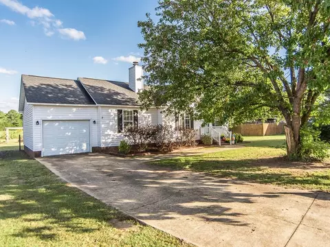 50 Waterfall Ct, Erwin, NC 28339 photo 1