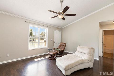 25 Atlantic Ave, Benson, NC 27504 photo 4