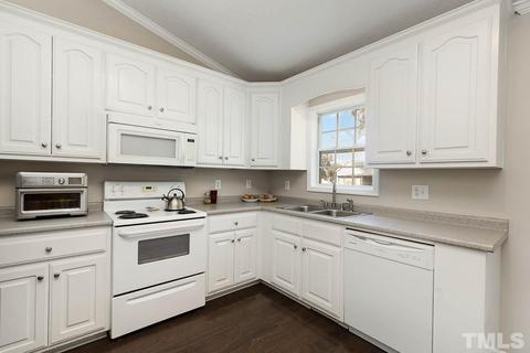 25 Atlantic Ave, Benson, NC 27504 photo 8