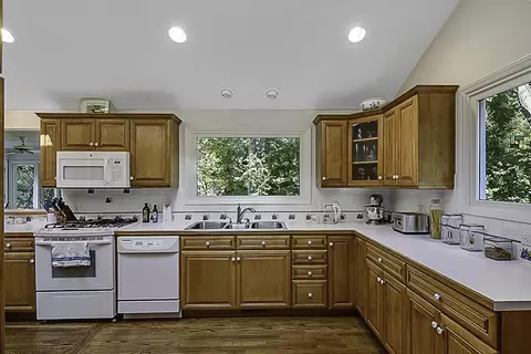 605 Compton Rd, Raleigh, NC 27609 photo 9