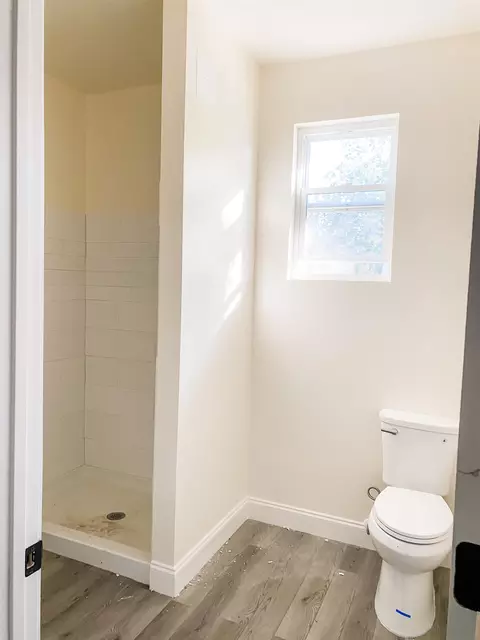 Bath - 1305 N Hyde Park, Durham, NC 27701 photo 6 of 7