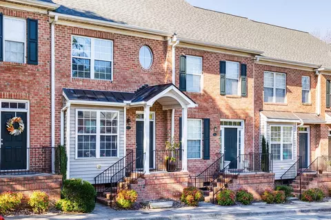 8 Scottish Ln, Durham, NC 27707 photo 3