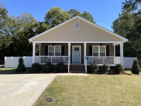 1021 E Maplewood Dr, Benson, NC 27504 photo 1