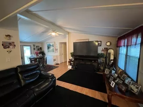 1402 N Johnson St, Benson, NC 27504 photo 3