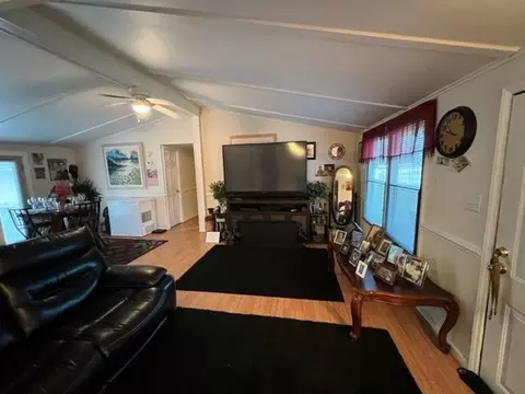 1402 N Johnson St, Benson, NC 27504 photo 4