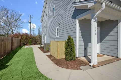 128 N Front St, Smithfield, NC 27577 photo 4