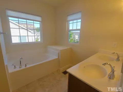 4345 Flintlock Ln, Durham, NC 27704 photo 5