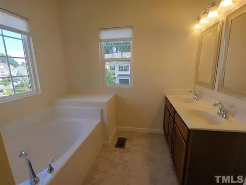 4345 Flintlock Ln, Durham, NC 27704 photo 8