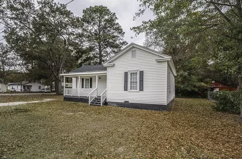 101 E Reason St, Pinetops, NC 27864 photo 2